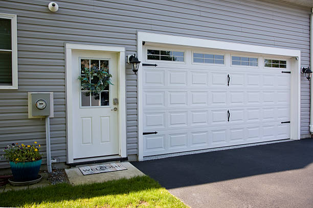 24/7 Emergency Garage Door Panel Replacement experts in Newton, IL